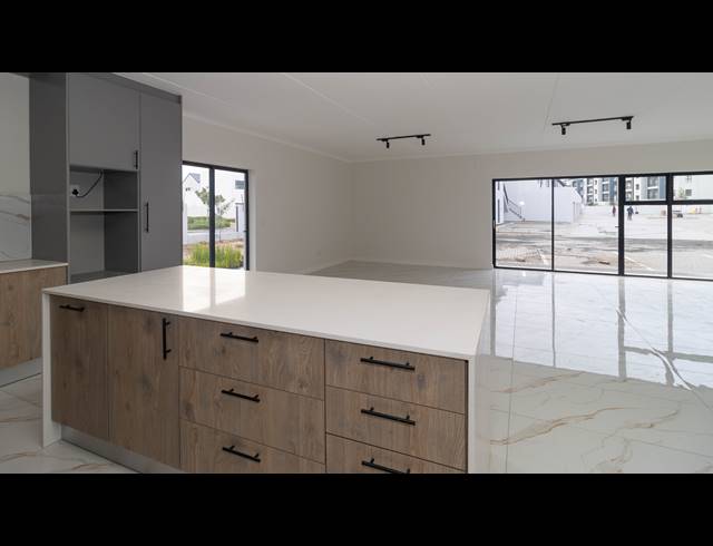 3 BEDROOM APARTMENT FOR SALE IN SANDOWN